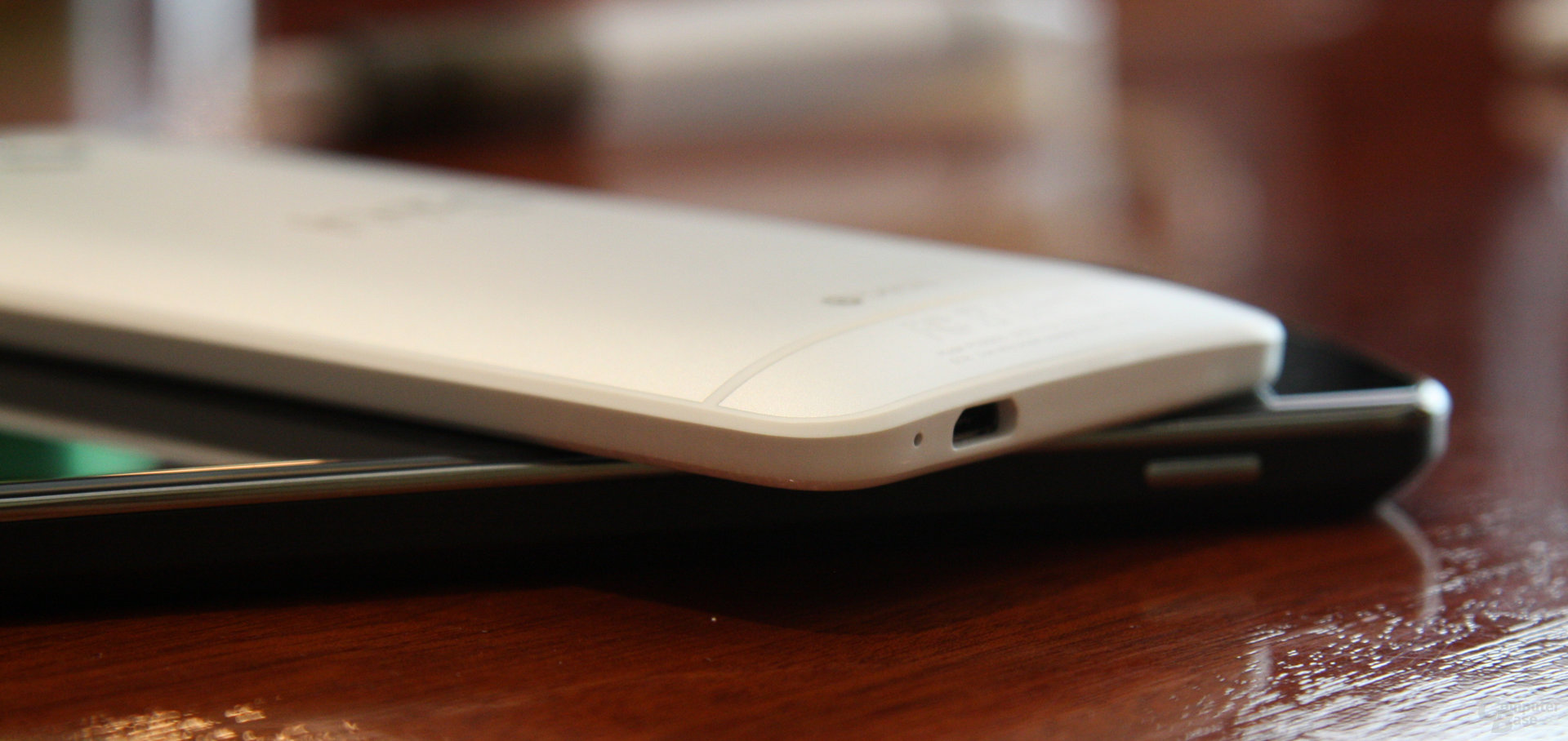 HTC One mini / Google Nexus 4