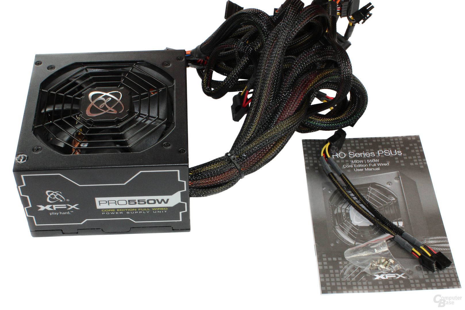 XFX Pro Series Full Wired Edition 550W Lieferumfang