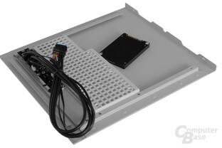 BitFenix Phenom mATX – Festplattenkäfig im Seitenteil