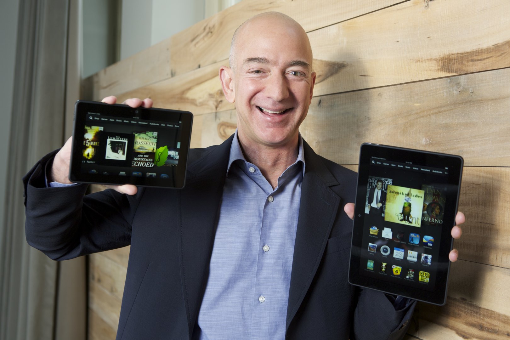 Jeff Bezos mit den neuen Kindle Fire HDX