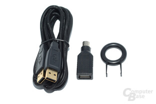 Lieferumfang: Anschlusskabel, PS/2-Adapter, Tastenzieher, Gaming-Keycaps (nicht im Bild)