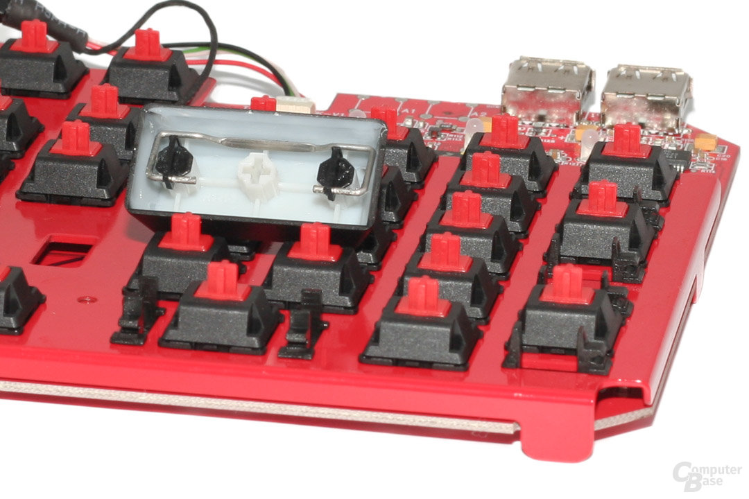 „Plate mounted“ Cherry MX „Red“ mit „Costar“-Stabilisatoren