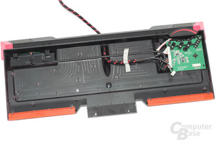 Leeres Gehäuse mit Datenleitungen zu den I/O-Ports