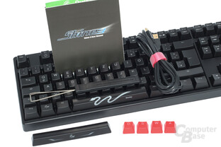 Lieferumfang: Tastenzieher, Keycaps, englisches Handbuch