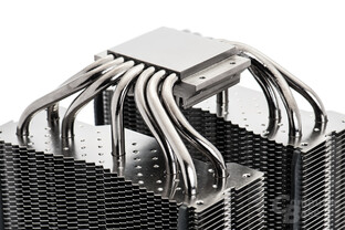 Ebene Kupferbasis wird von sieben Heatpipes durchlaufen