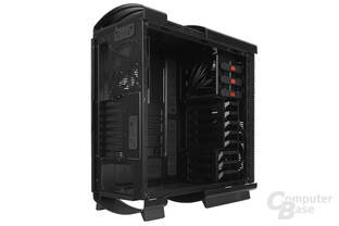 XFX Type 1 Bravo - Seitliche Innenraumansicht, 3,5"- und 2,5"-Käfige