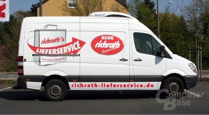 Lieferwagen von Rewe Richrath