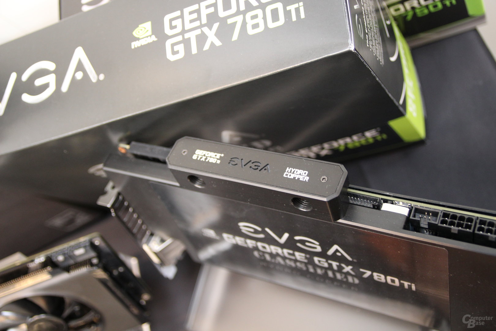 EVGA GeForce GTX 780 Ti Hydro Copper als optischer Vergleich