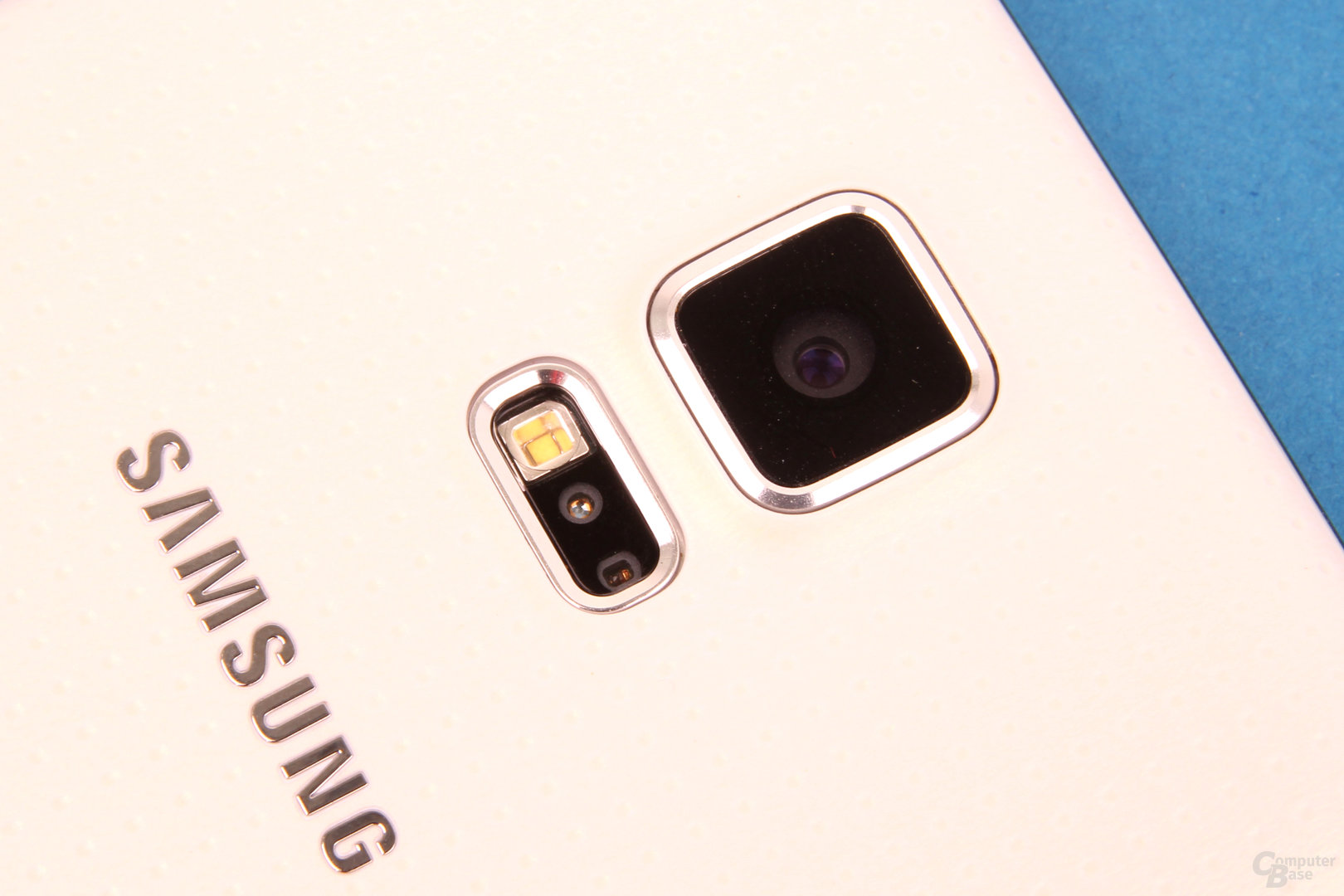 Samsung Galaxy S5: Herzfrequenzmesser im Blitz / 16-MP-Kamera