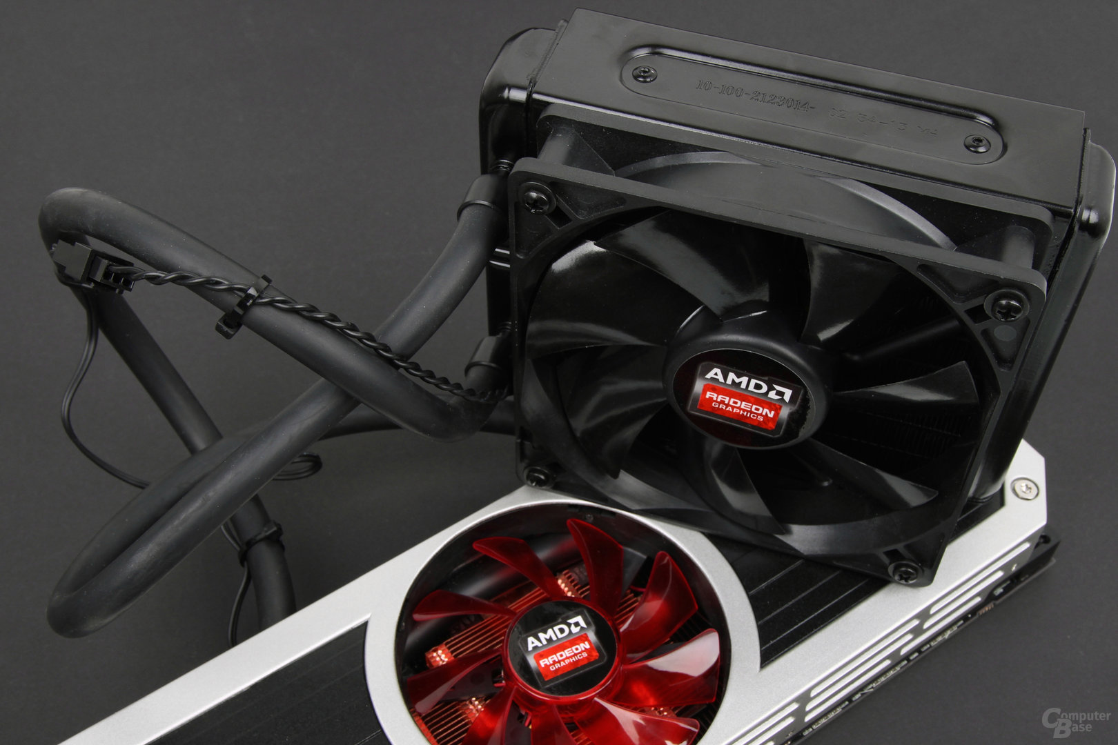 AMD Radeon R9 295X2 – zwei Lüfter sorgen für Frischluft