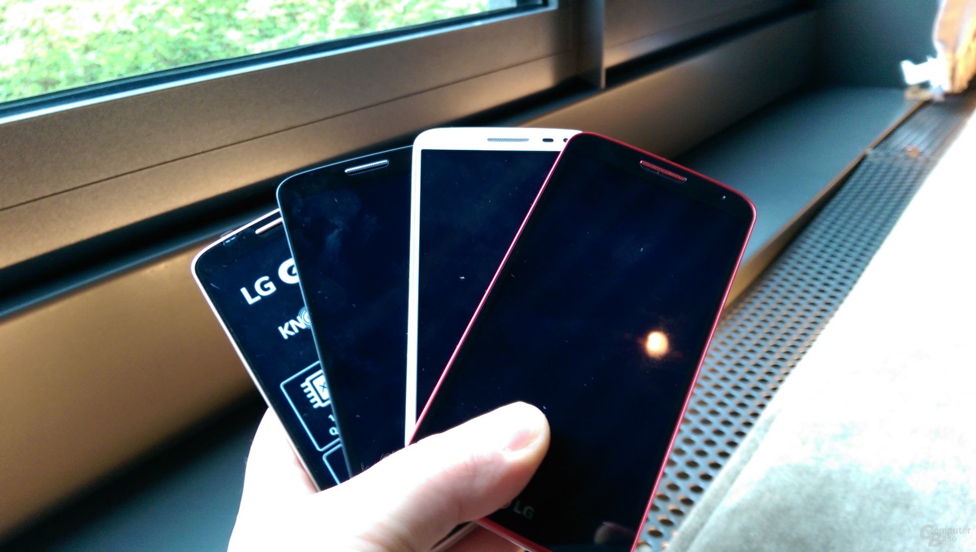 LG G2 Mini in Gold, Rot, Schwarz und Weiß