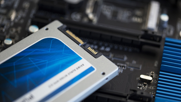 Crucial MX100 SSD im Test: Im Duell mit M500, M550 und 840 Evo