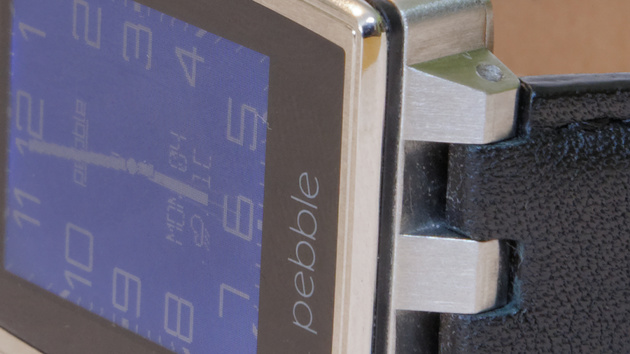 Pebble Steel vs. Android Wear: Smartwatch-Platzhirsch gegen Titelaspirant