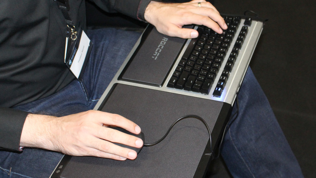 Roccat Sova: Couch-Tastatur mit Mauspad und Maus-Bungee