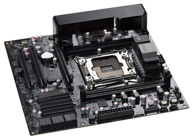 EVGA X99-Mainboard in Micro-ATX