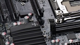 EVGA X99 Micro: Kompaktes Haswell-E-Mainboard trägt Schwarz