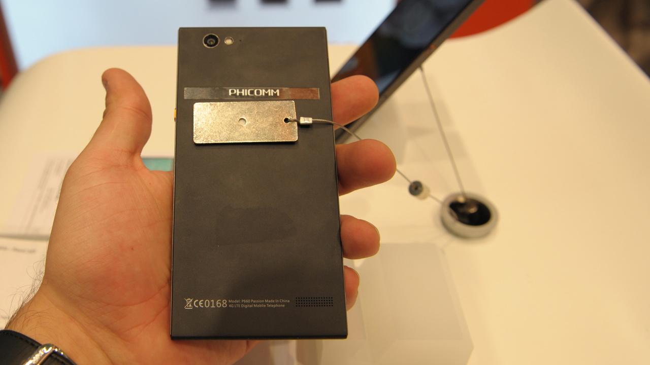Phicomm Passion: Smartphone mit 64-Bit-Octa-Core auf 110 Gramm