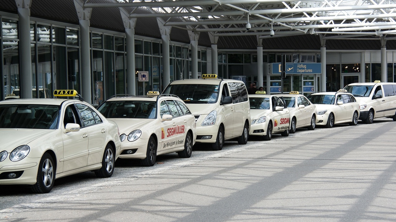 Uber: Landgericht Frankfurt verbietet Taxi-App deutschlandweit