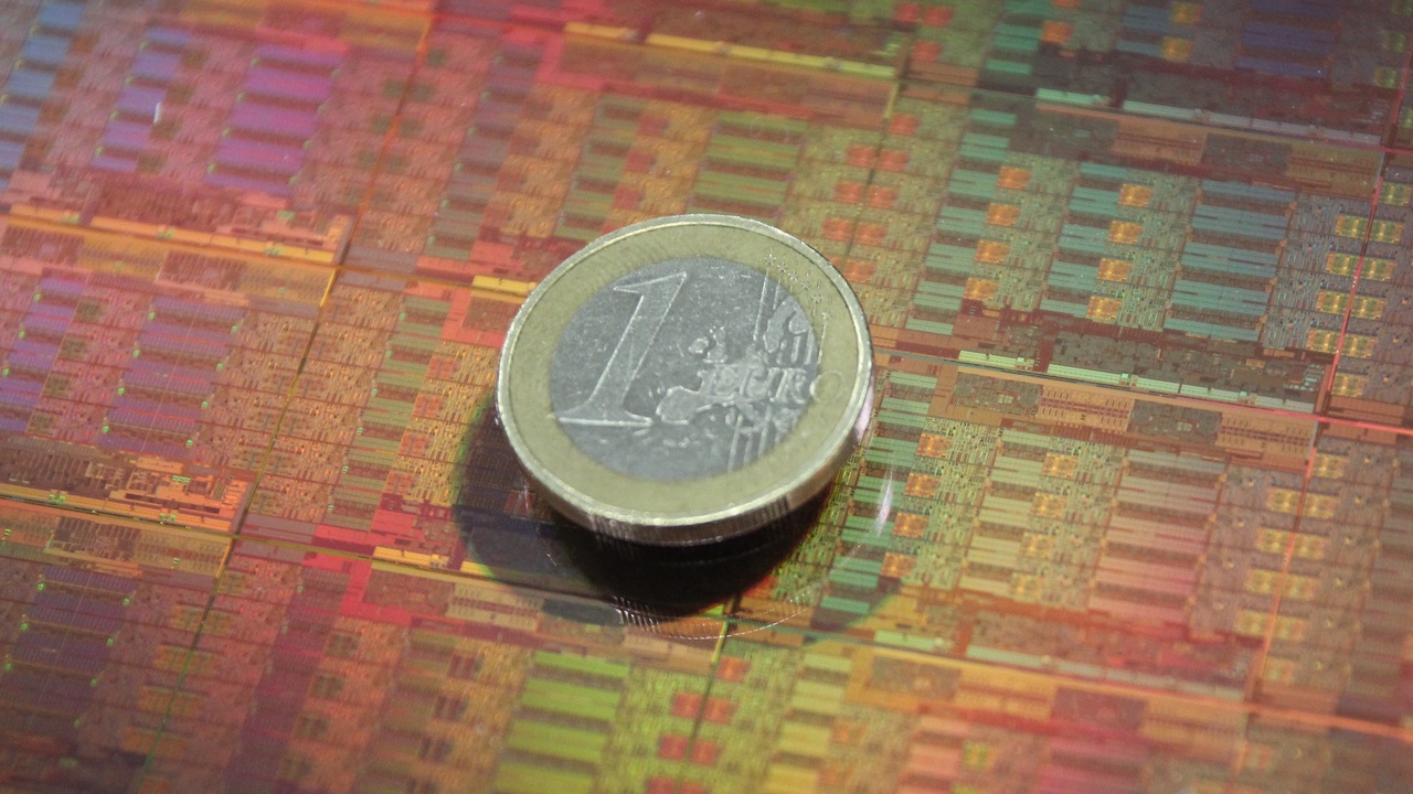 Intel Xeon E5-2600 v3: 18-Kern-CPU mit 5,69 Mrd. Transistoren auf 662 mm²