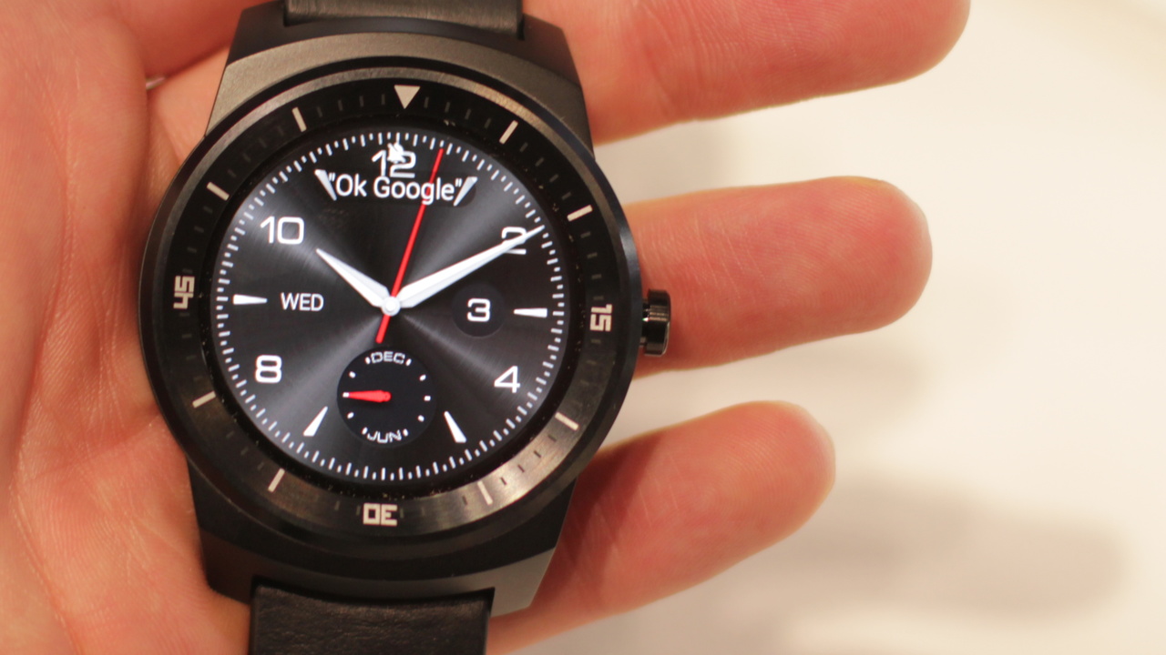 G Watch R: LGs runde Smartwatch zieht 13 mW bei dunklem Ziffernblatt