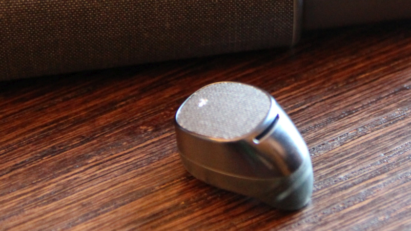 Headset: Motorola Moto Hint ist ein schlauer Knopf fürs Ohr
