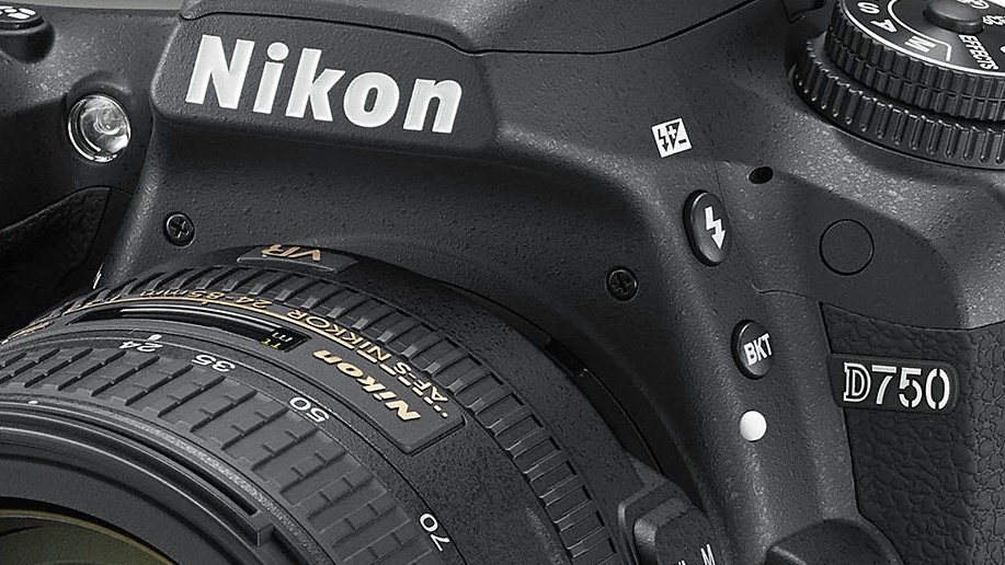 Nikon D750: D700-Nachfolger kommt mit neigbarem Display