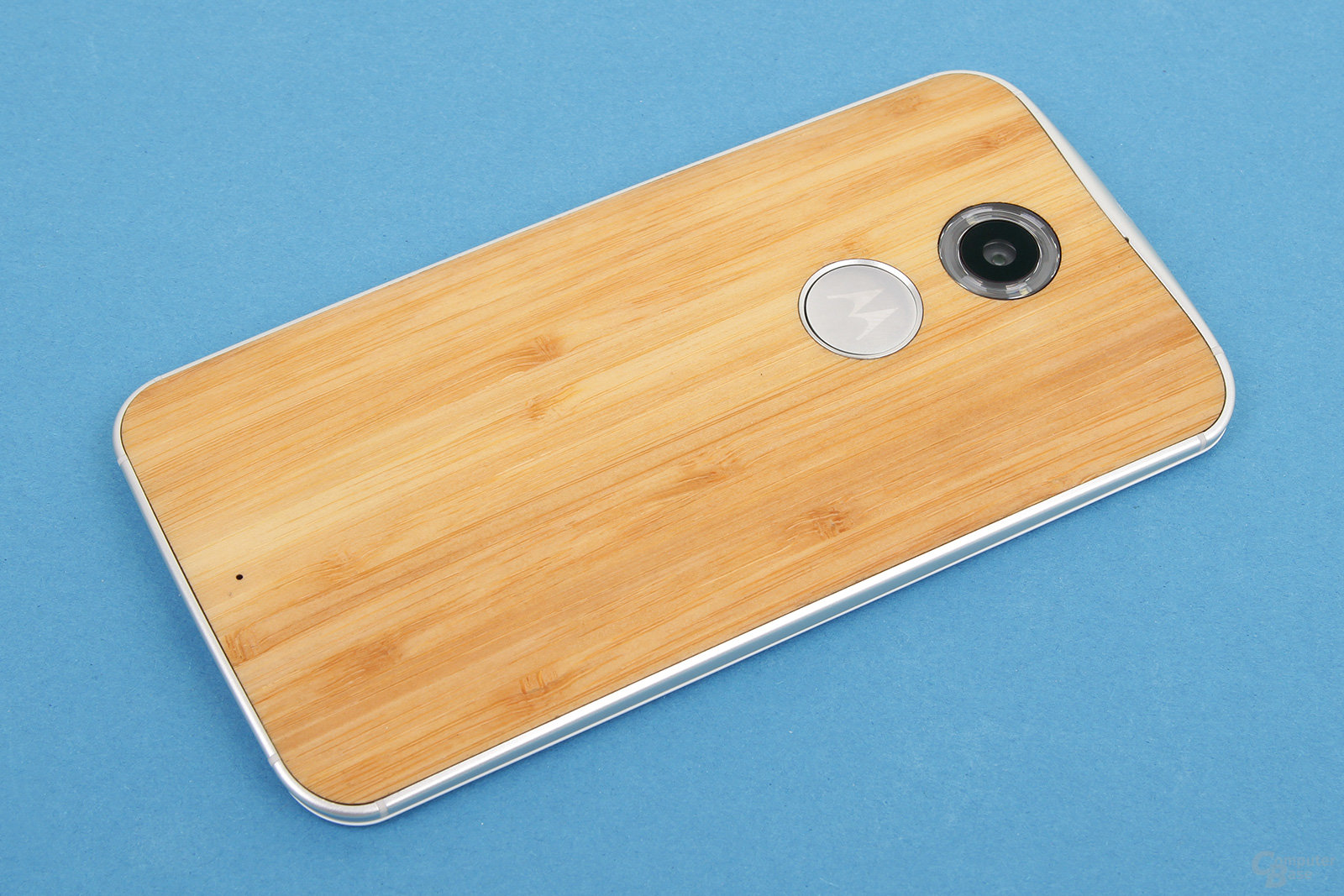 Motorola Moto X 2014 – Rückseite neben Holz nun auch in Leder
