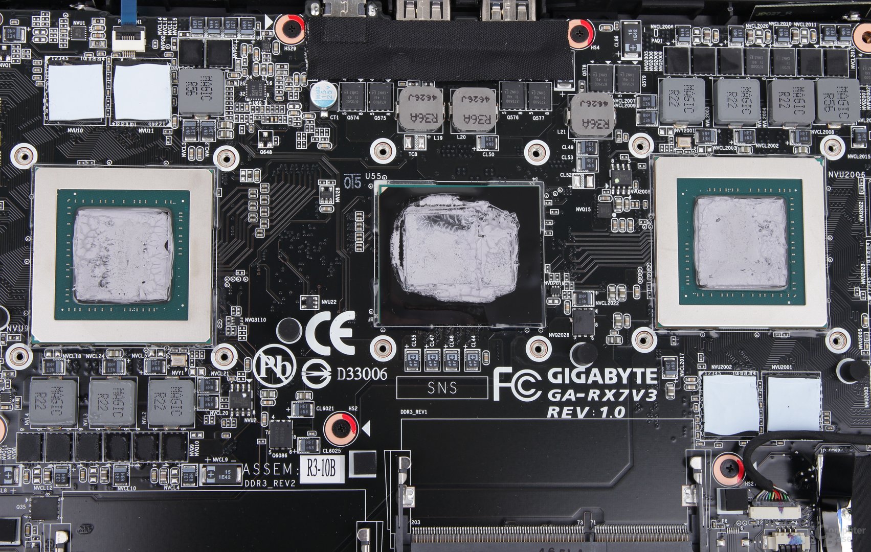 2 x GeForce GTX 970M, zentral Core i7-4870HQ