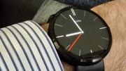 Motorola Moto 360 im Test: Kluge Uhr mit Hang zum Klassischen