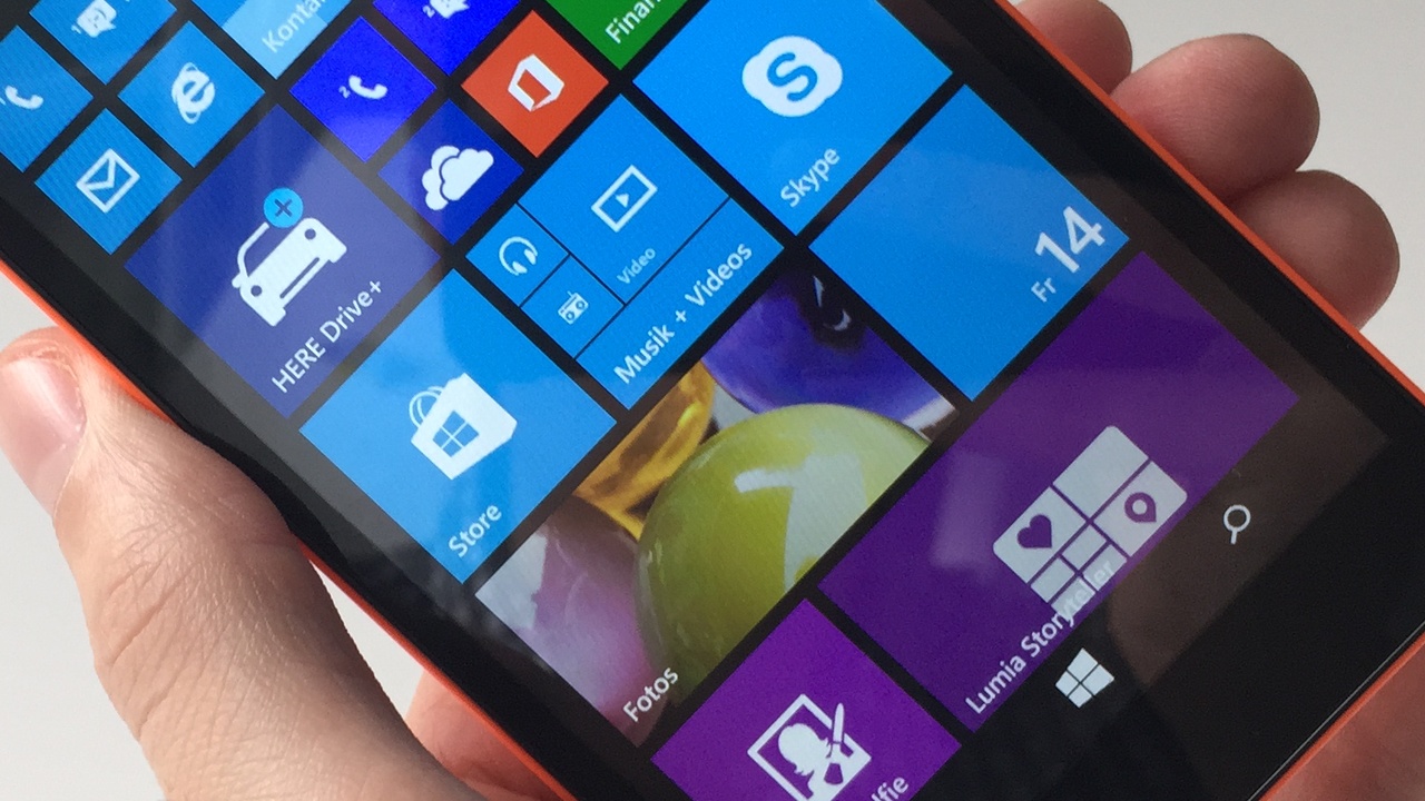Lumia 535: Microsofts erstes Smartphone ausprobiert