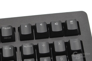 Vier Zusatztasten mit Rechner- und Lautstärke-Shortcuts über dem Nummernblock