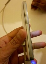 Samsung Tizen Z1 – von der Seite