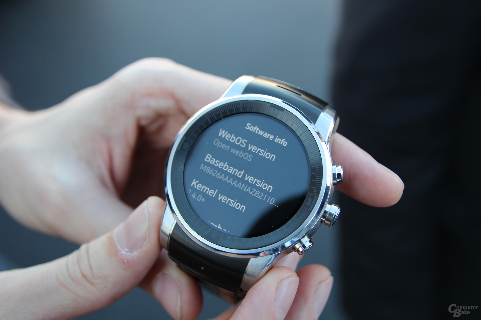 LG-Smartwatch für Audi mit webOS auf der CES 2015