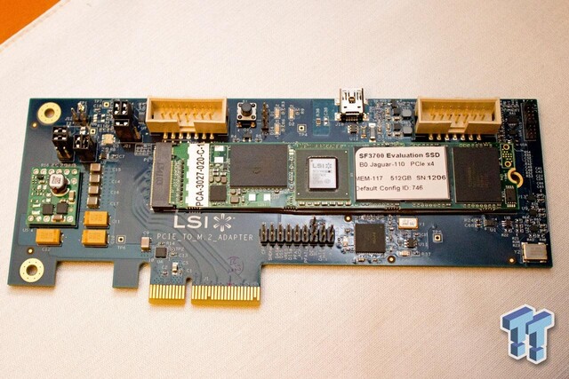 Referenz-SSD mit SF3700 auf PCIe-Adapter