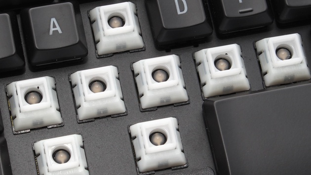 SteelSeries Apex M800 im Test: Mechanische Notebook-Taster treffen RGB-LEDs