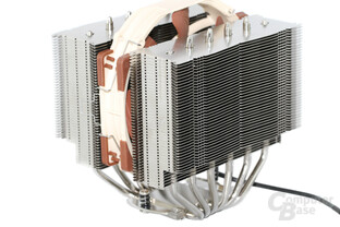 Noctua NH-D15 – 140-mm-Lüfter in der Mitte
