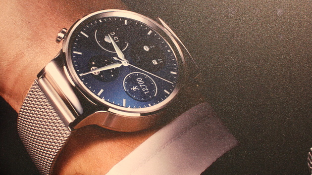 Huawei Watch: Runde Smartwatch mit Saphirglas und Android Wear
