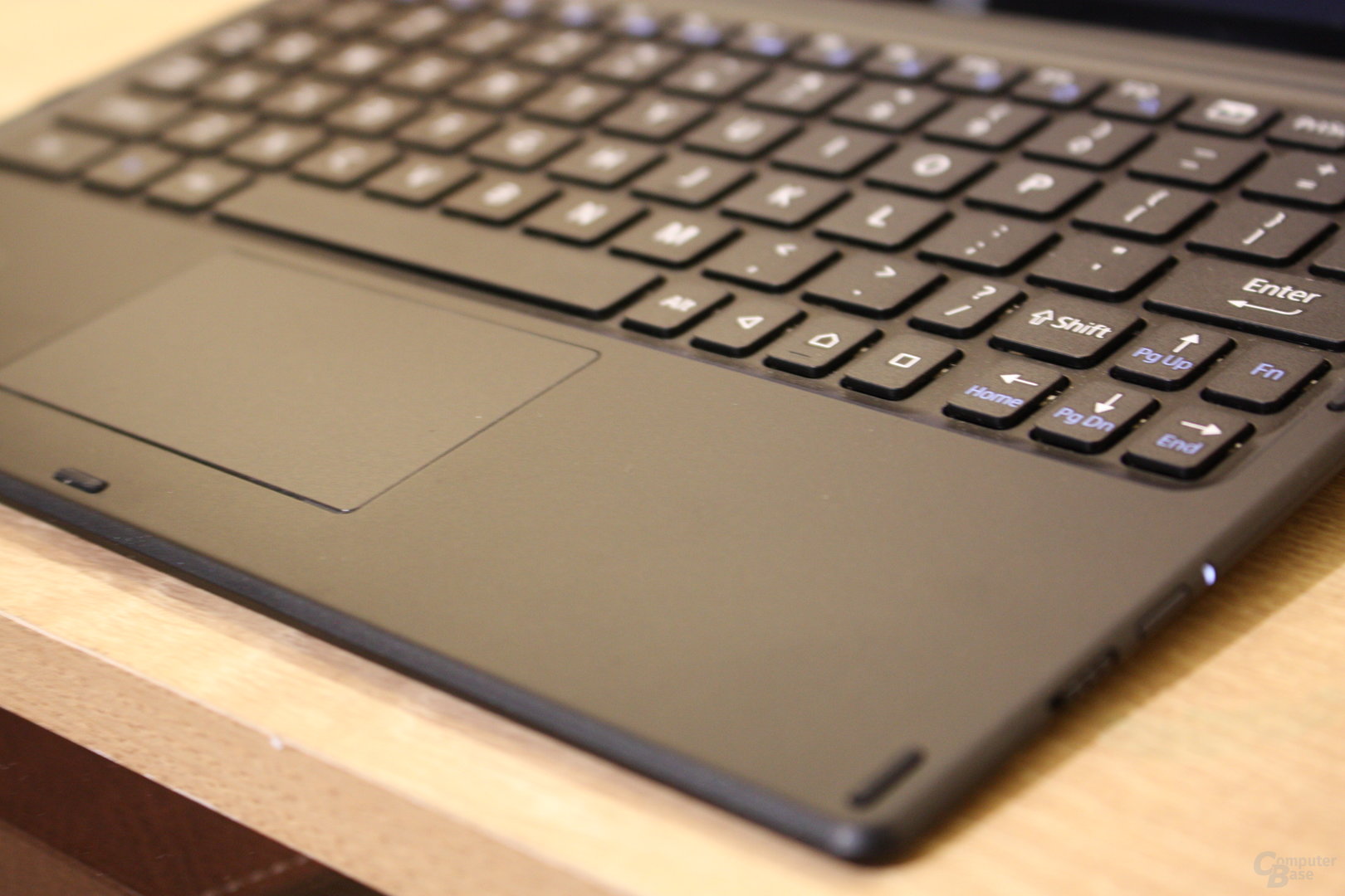 Sony Xperia Z4 Tablet mit Tastatur BKB50 ausprobiert