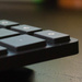 Designer Bluetooth Desktop: Flaches Tastatur-Maus-Bundle von Microsoft
