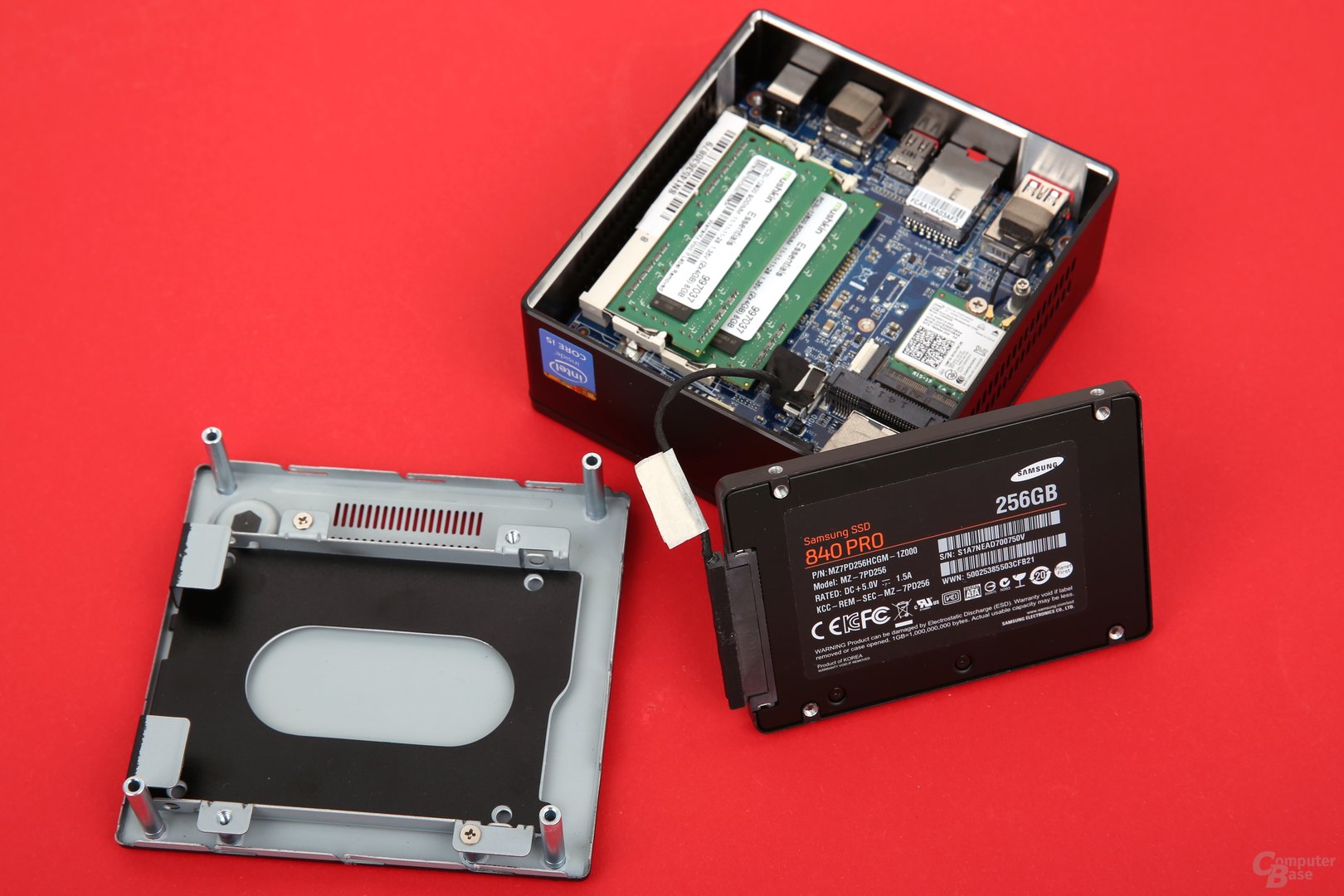 2,5-Zoll-SSD unter dem Deckel, mSATA-Slot frei