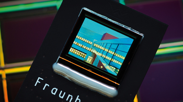 Wearables: Fraunhofer FEP entwickelt OLED-Display mit Augensteuerung