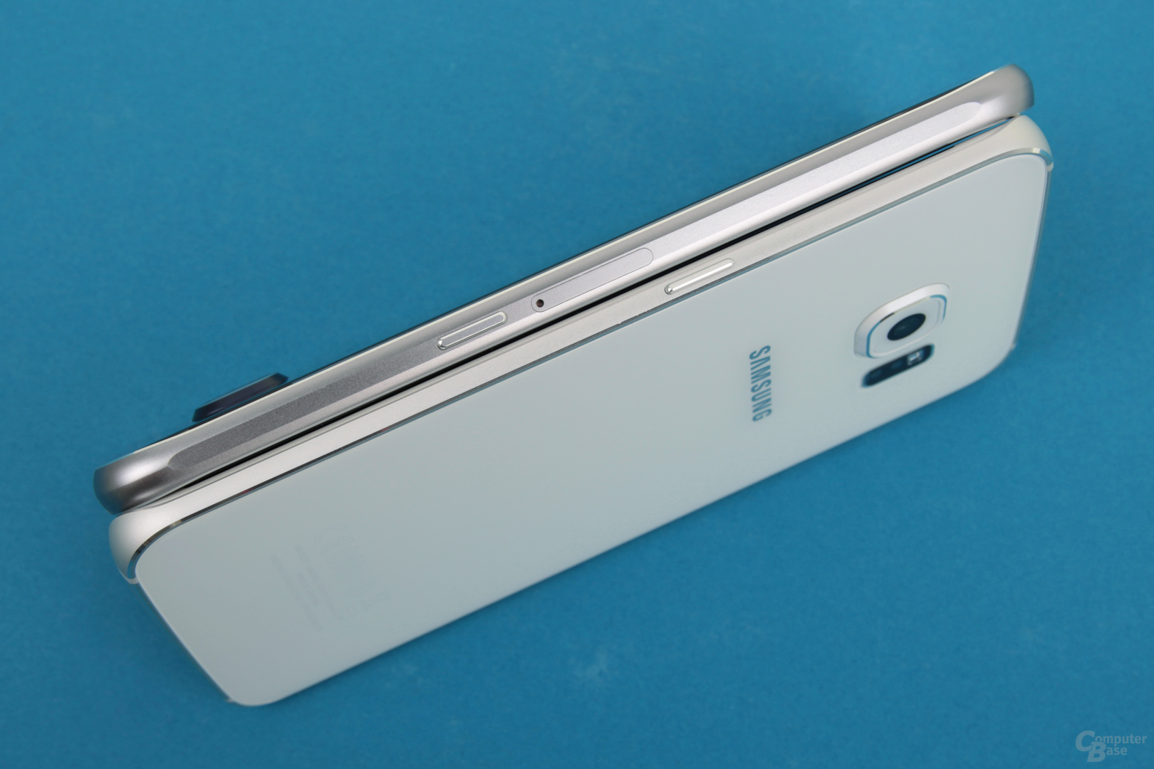 Nur beim Galaxy S6 passt das SIM-Fach in den Rahmen
