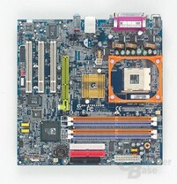 Gigabyte 8TRS300M mit ATi Radeon 9100 IGP