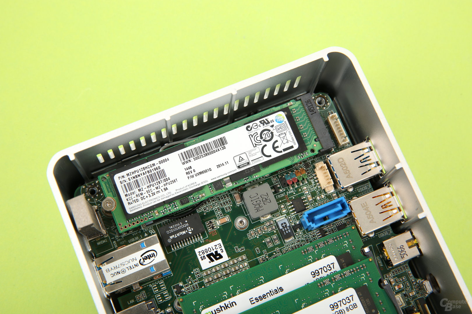 M.2-Slot mit schneller SSD bestückt