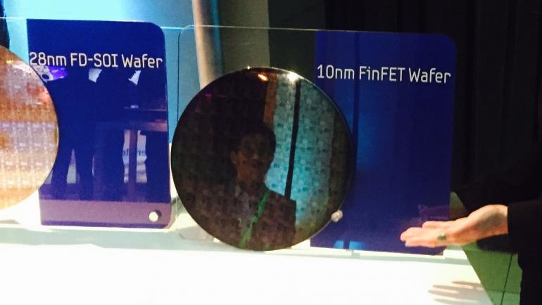 Foundry: Samsung zeigt Wafer mit 10-nm-Testchips