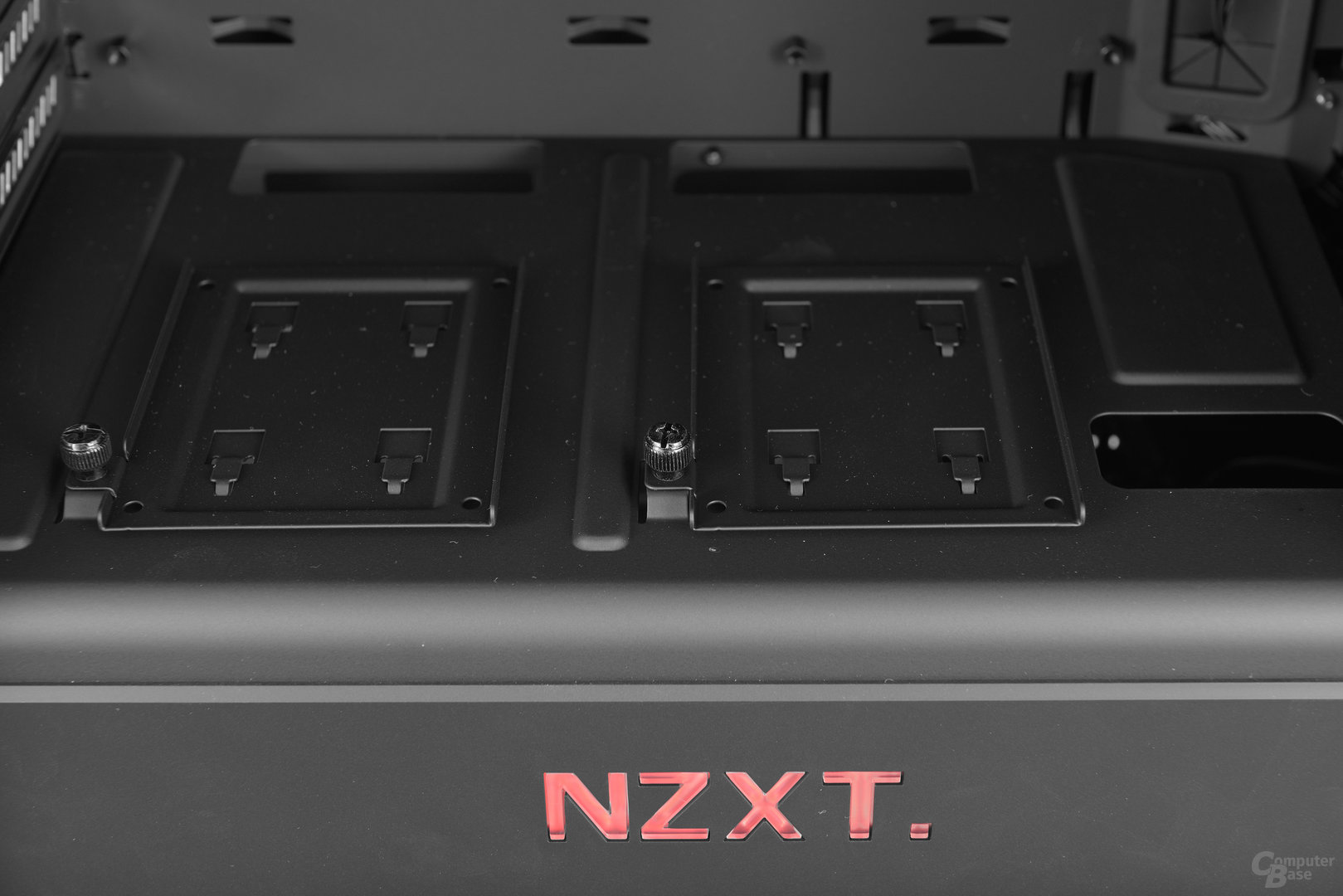 NZXT Noctis 450 – Zwei 2,5"-Festplattenbrackets