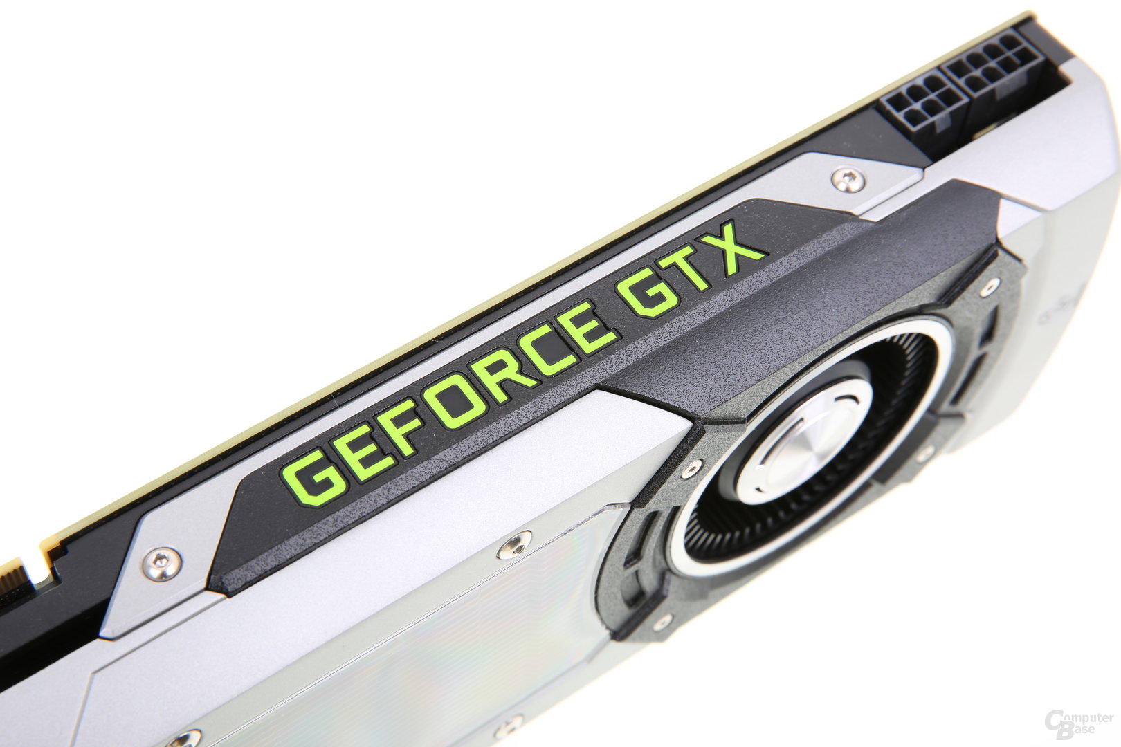 GeForce GTX 980 Ti - GeForce-Schriftzug