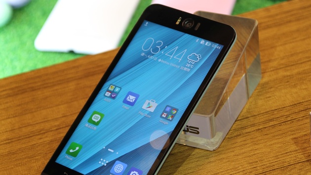 Asus ZenFone Selfie: Zwei Mal 13 Megapixel für Selbstaufnahmen