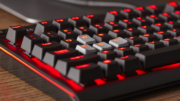 Spieletastatur: Corsairs neues Einstiegsmodell heißt Strafe und leuchtet rot