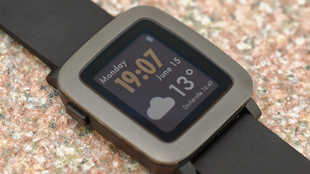 Pebble Time im Test: In Farbe ist nicht immer alles besser